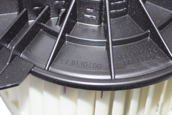 Moteur Ventilateur Chauffage Climatisation  Kangoo II 7701068992 Renault